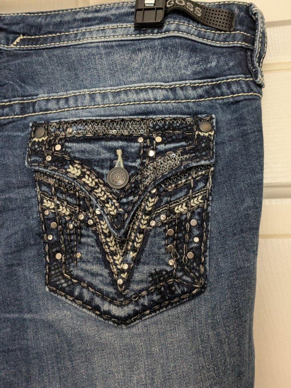 Vigoss Plus-Size Cropped Denim Capri Jeans - Blue - Picture 8 of 12